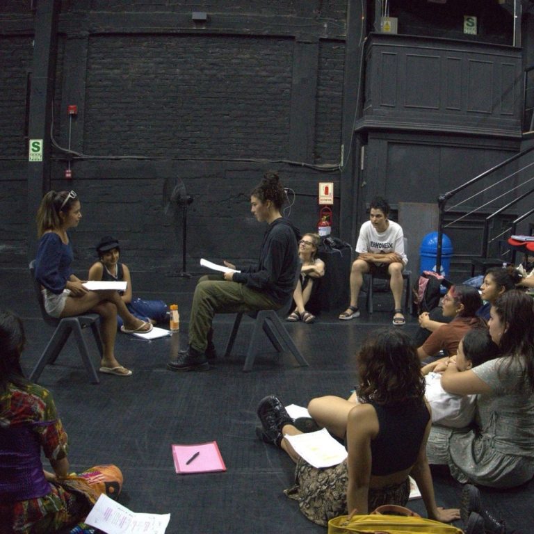 «El teatro es una herramienta para la equidad»: Una entrevista con nuestra directora, Kara Seigal