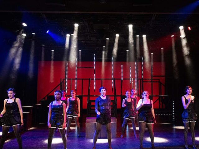 Chicago: Un Musical Atemporal para Jóvenes Intérpretes