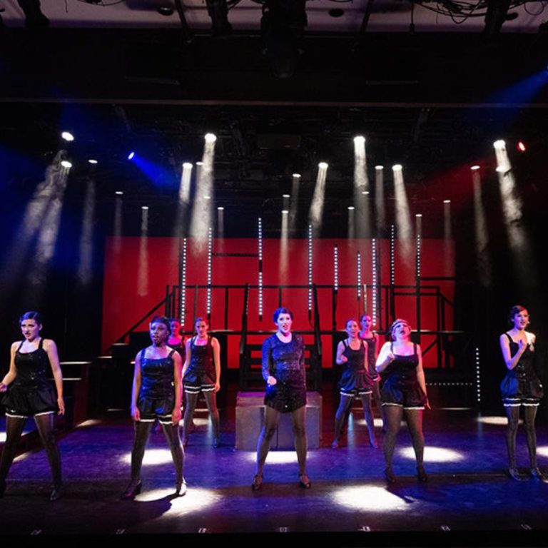 Chicago: Un Musical Atemporal para Jóvenes Intérpretes