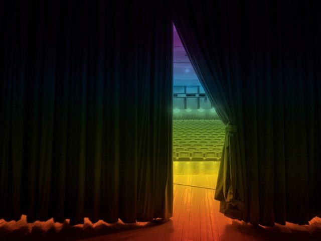 Crear un espacio para ser tú mismo: teatro, juventud y orgullo