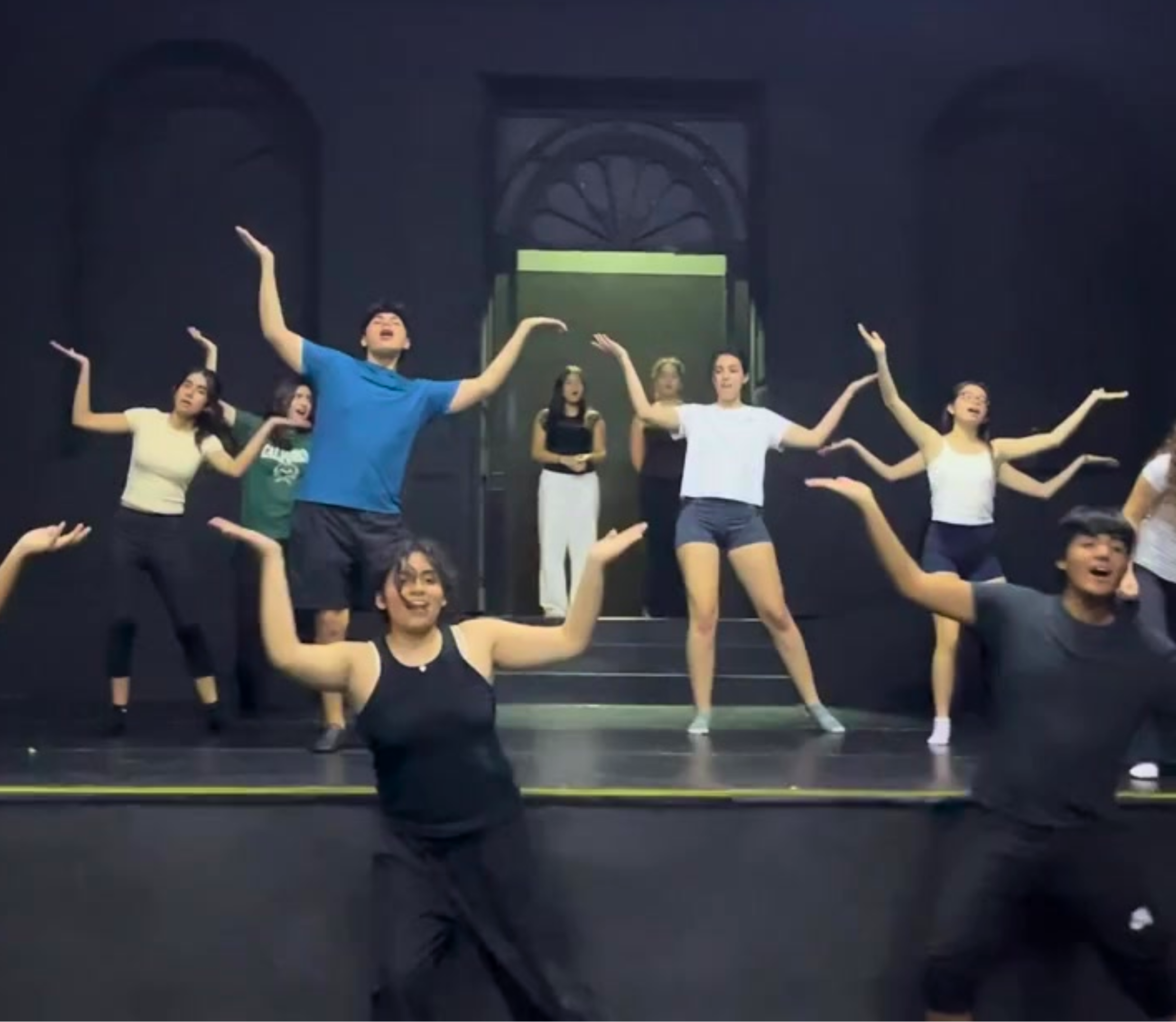 Aprender inglés a través del teatro musical en Lima: la experiencia de Aladdin JR.