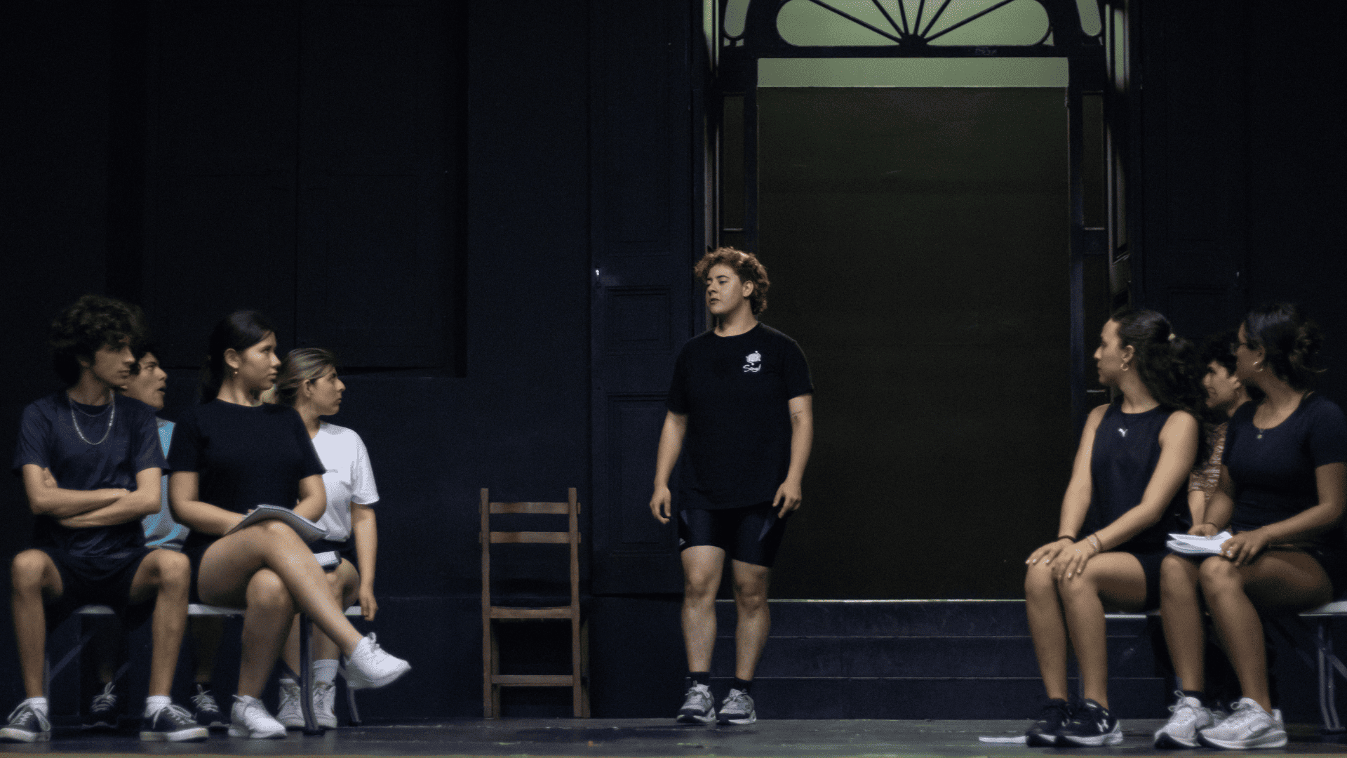 Estudiante de Spotlight presentando frente a una audiencia