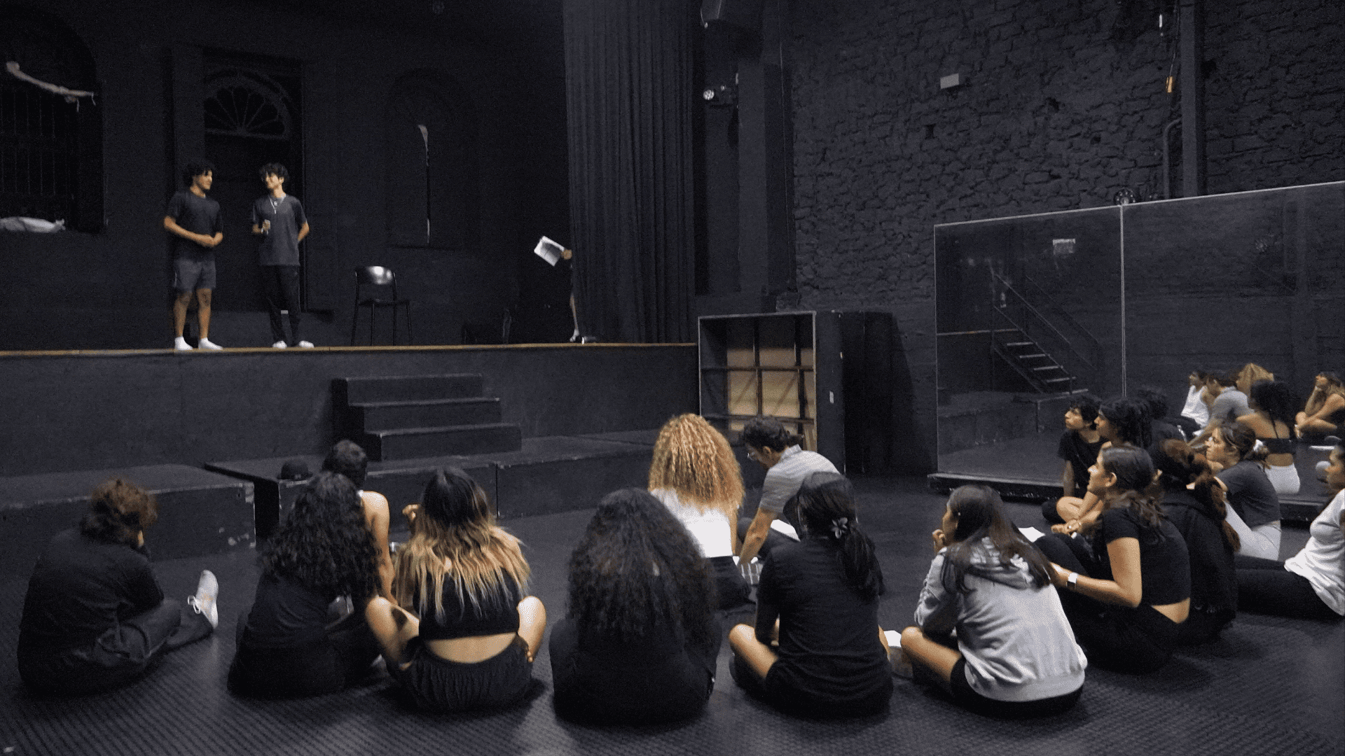 Escena de teatro musical interpretada por estudiantes de Spotlight