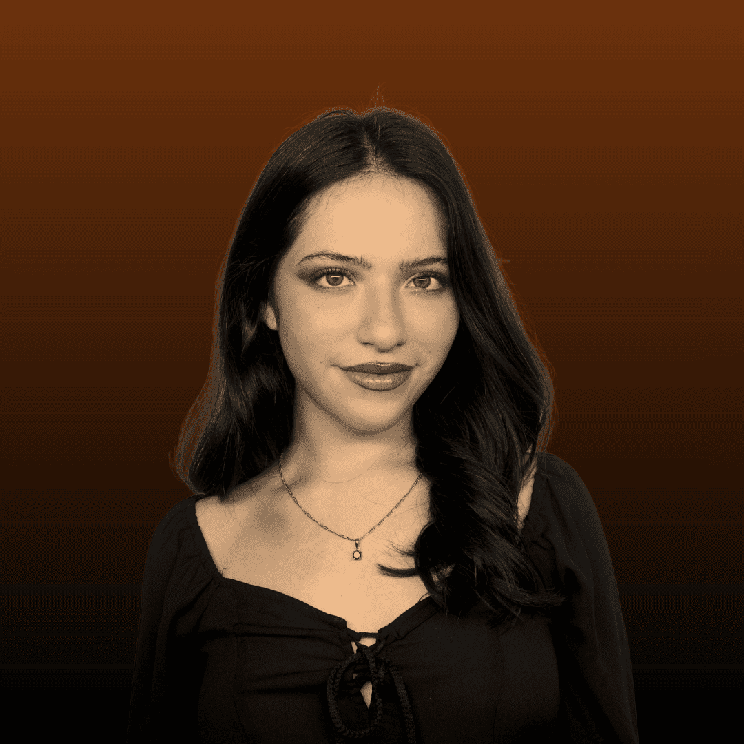 Mia Echeandía como Ensamble